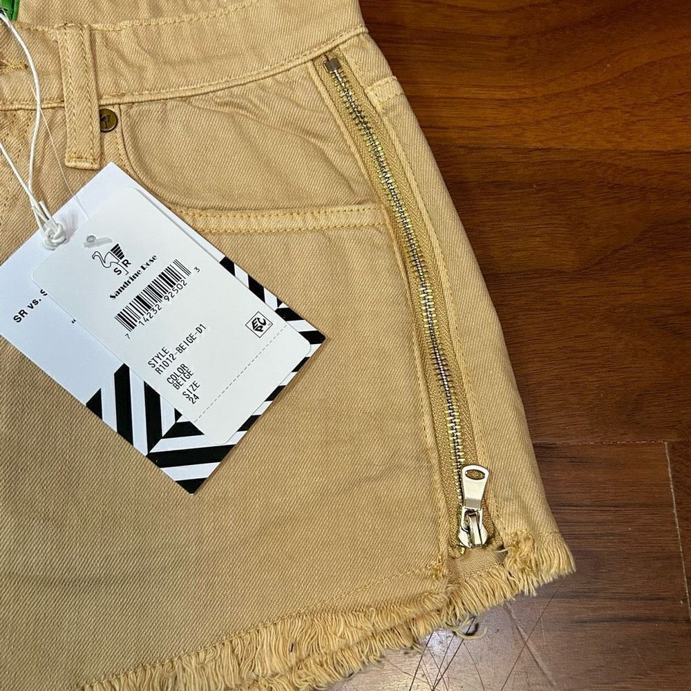 Sandrine Rose SIZE 24 NWT beige button fly shorts with side zipper - Picture 8 of 14